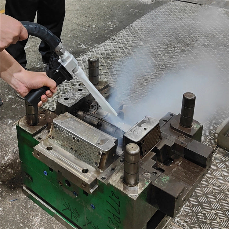 dry ice blasting in mold solution