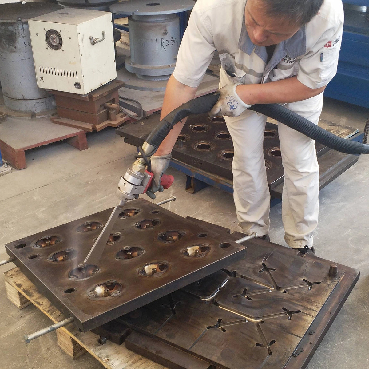 dry ice cleaning multi cavity mold